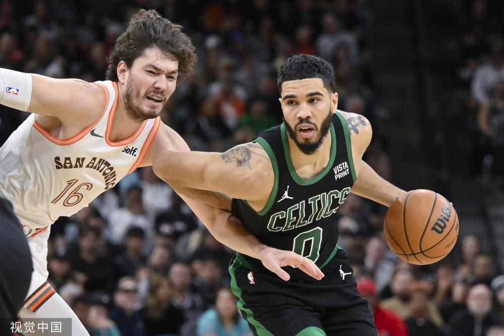 在中场居中 在中场居中